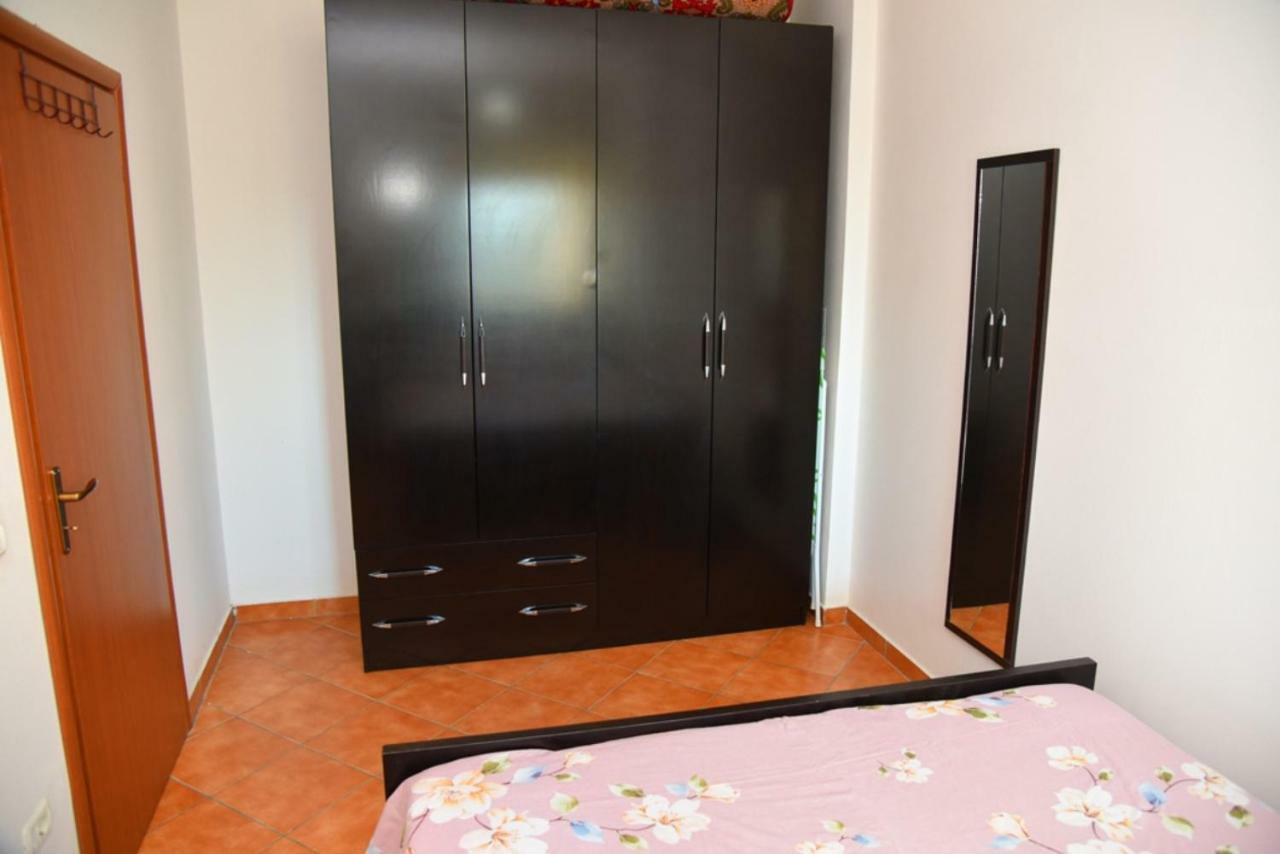Gzim'S Apartment Durres Exterior photo