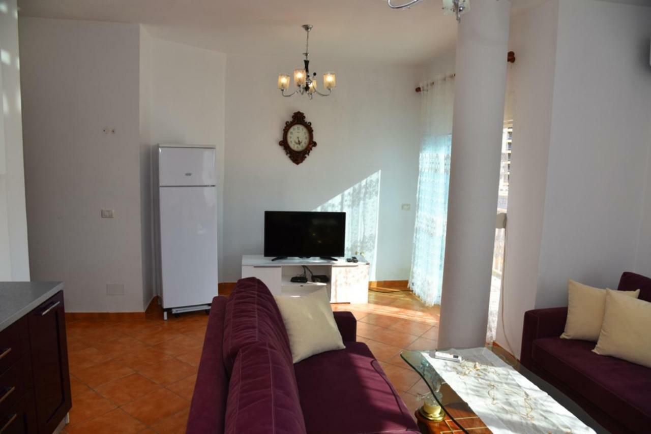 Gzim'S Apartment Durres Exterior photo