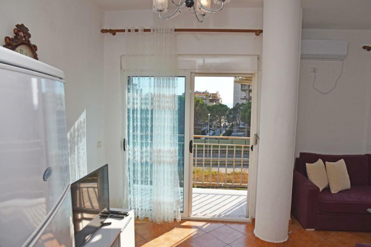 Gzim'S Apartment Durres Exterior photo